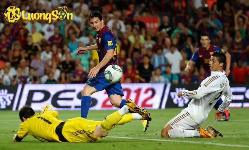 Messi không ít lần khiến Mourinho cùng Real Madrid ôm hận