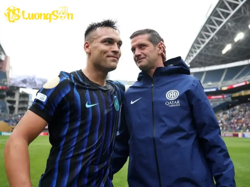 HLV Chivu được kỳ vọng sẽ giúp Inter Milan đòi lại ngôi vương từ tay Napoli (Ảnh: Revsports) HLV Chivu được kỳ vọng sẽ giúp Inter Milan đòi lại ngôi vương từ tay Napoli
