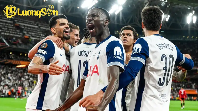 Tottenham quá vượt trội so với Doncaster.