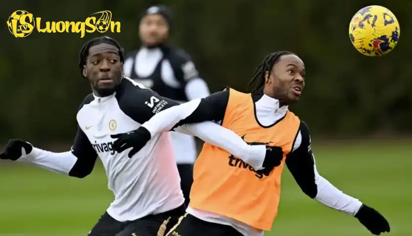 Maresca xác nhận hai cầu thủ vẫn thuộc biên chế Chelsea nhưng đã bị tách khỏi đội một và tập luyện riêng từ đầu mùa