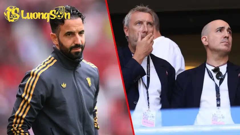 Wilcox (ở giữa) và Berrada cho rằng MU lọt vào top 6 là thành công. (Ảnh: United In Focus)