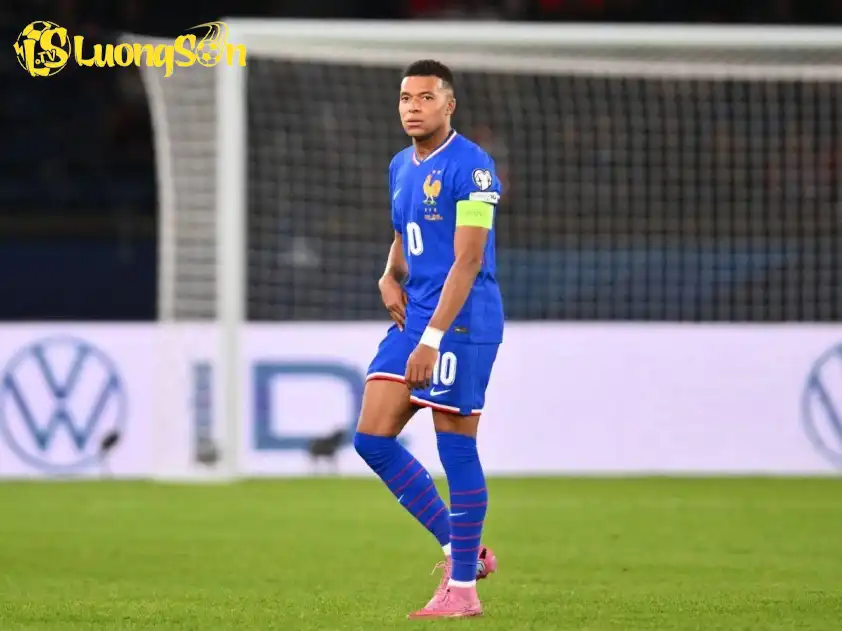 Mbappe bỏ ngỏ khả năng ra sân thi đấu sau khi phải rời sân vì chấn thương ở trận đấu với Azerbaijan (Ảnh: Goal) Mbappe bỏ ngỏ khả năng ra sân thi đấu sau khi phải rời sân vì chấn thương ở trận đấu với Azerbaijan (Ảnh: Goal)
