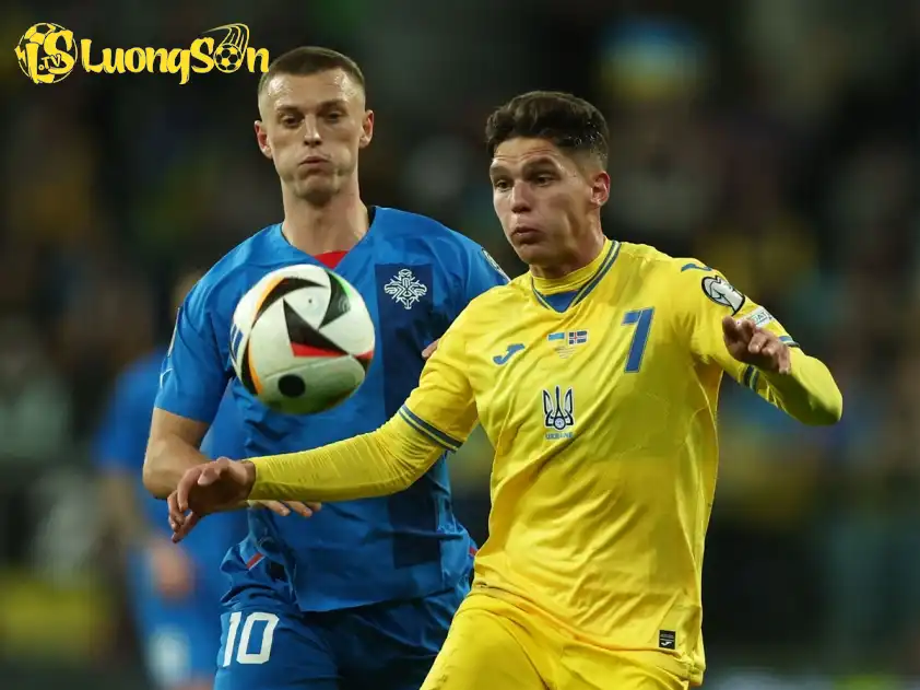 Iceland và Ukraine là đối thủ cạnh tranh trực tiếp vị trí thứ 2 bảng D (Ảnh: Eurosport) Iceland và Ukraine là đối thủ cạnh tranh trực tiếp vị trí thứ 2 bảng D