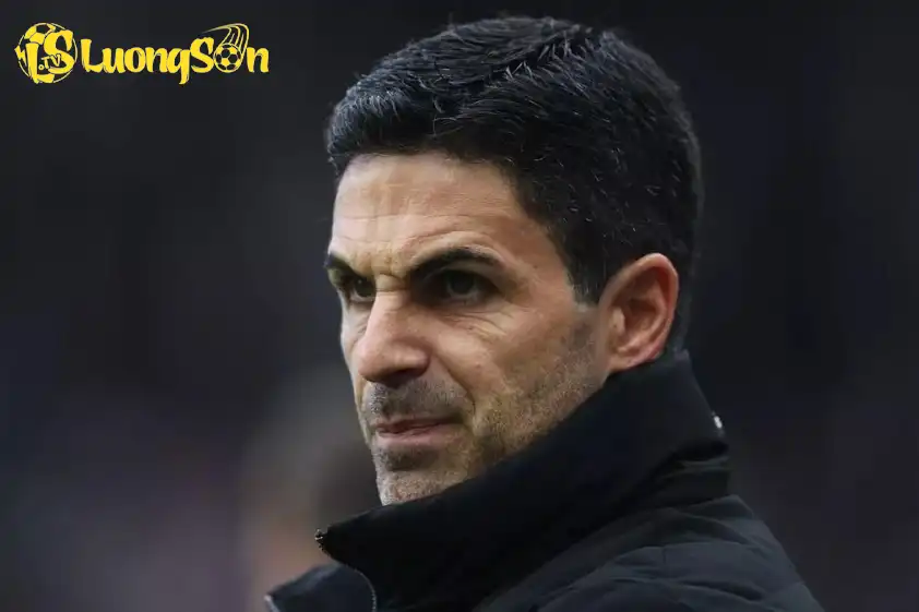 Arsenal thường gặp khó khi các đối thủ chủ động chơi phòng ngự số đông. Arsenal thường gặp khó khi các đối thủ chủ động chơi phòng ngự số đông.