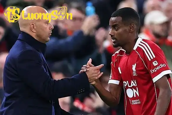 Isak lên tiếng về tình hình chấn thương của bản thân