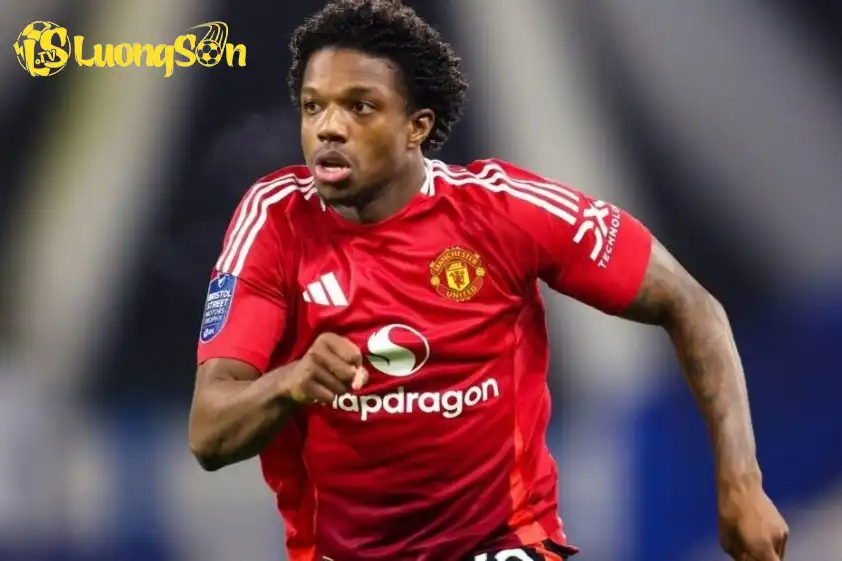 Tyrell Malacia hiện còn chỗ đứng tại MU.