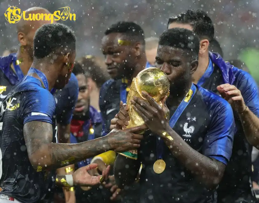 Khoảnh khắc đáng nhớ của Umtiti khi cùng Pháp vô địch World Cup 2018 Khoảnh khắc đáng nhớ của Umtiti khi cùng Pháp vô địch World Cup 2018